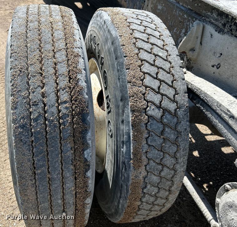 image for item EK4679 1999 Volvo Autocar truck cab and chassis