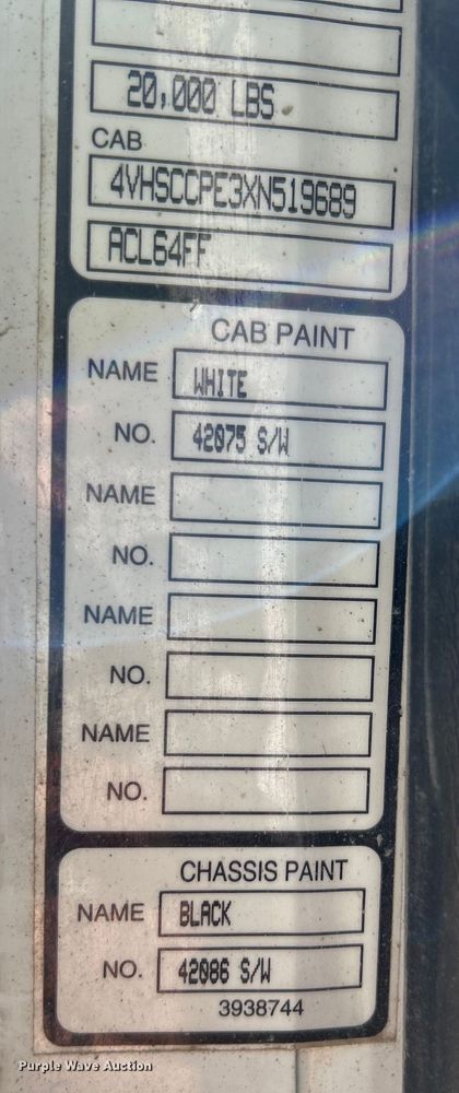 image for item EK4679 1999 Volvo Autocar truck cab and chassis