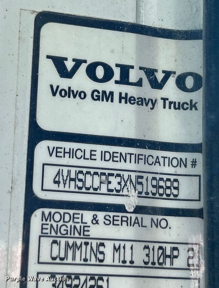 image for item EK4679 1999 Volvo Autocar truck cab and chassis