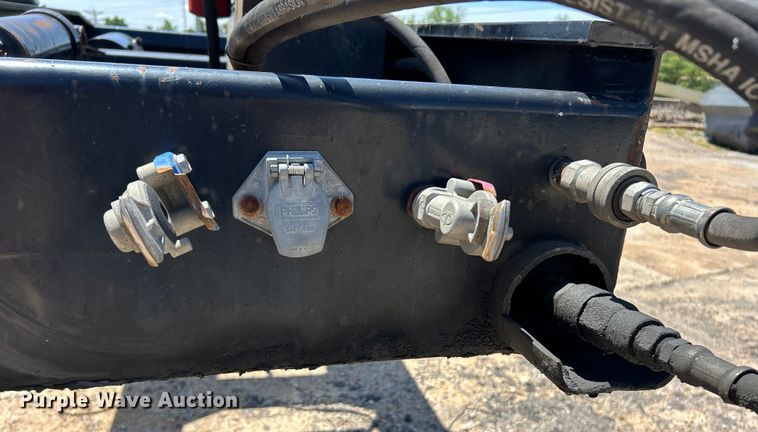 image for item EK4705 2007 Kalyn Siebert KSHRG-3-55T lowboy equipment trailer