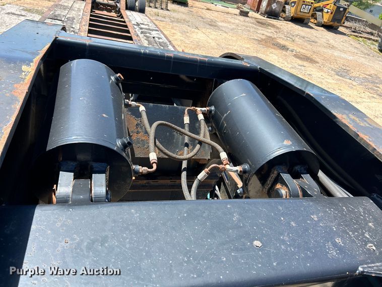 image for item EK4705 2007 Kalyn Siebert KSHRG-3-55T lowboy equipment trailer