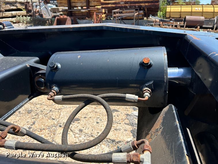 image for item EK4705 2007 Kalyn Siebert KSHRG-3-55T lowboy equipment trailer