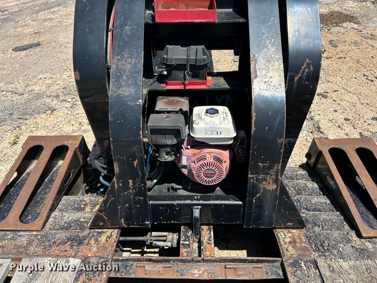 image for item EK4705 2007 Kalyn Siebert KSHRG-3-55T lowboy equipment trailer