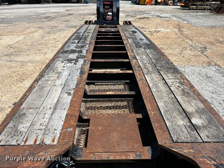 image for item EK4705 2007 Kalyn Siebert KSHRG-3-55T lowboy equipment trailer