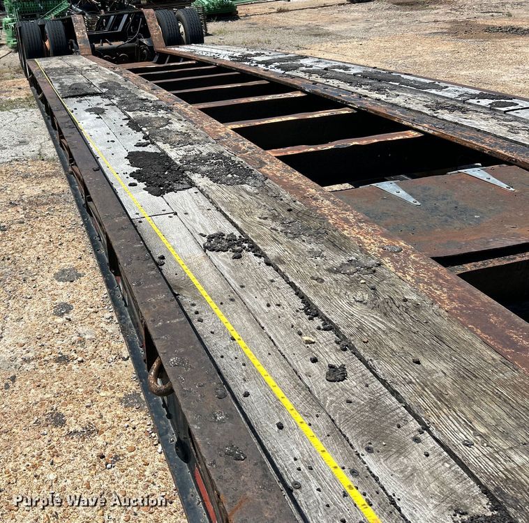 image for item EK4705 2007 Kalyn Siebert KSHRG-3-55T lowboy equipment trailer