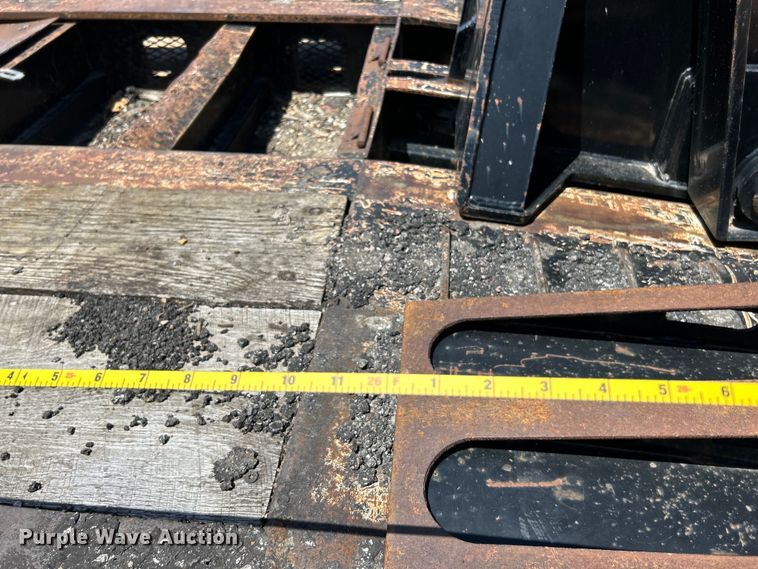 image for item EK4705 2007 Kalyn Siebert KSHRG-3-55T lowboy equipment trailer