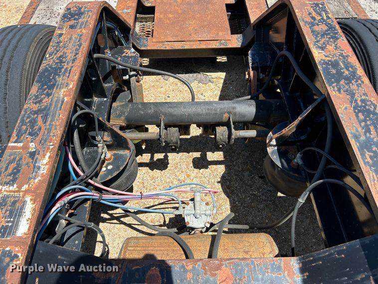 image for item EK4705 2007 Kalyn Siebert KSHRG-3-55T lowboy equipment trailer