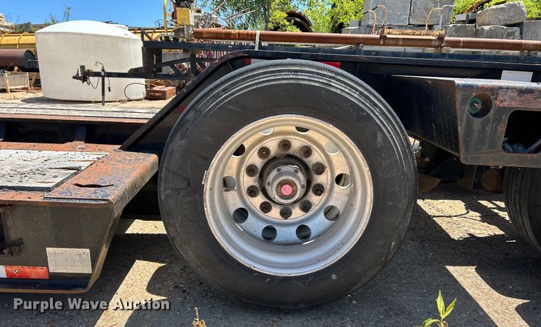 image for item EK4705 2007 Kalyn Siebert KSHRG-3-55T lowboy equipment trailer