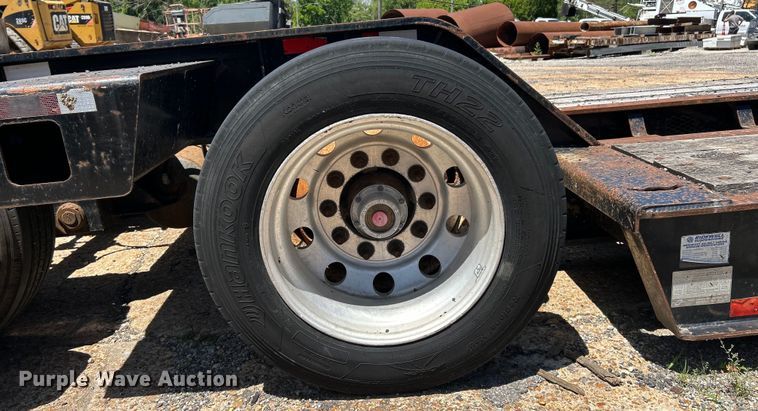 image for item EK4705 2007 Kalyn Siebert KSHRG-3-55T lowboy equipment trailer