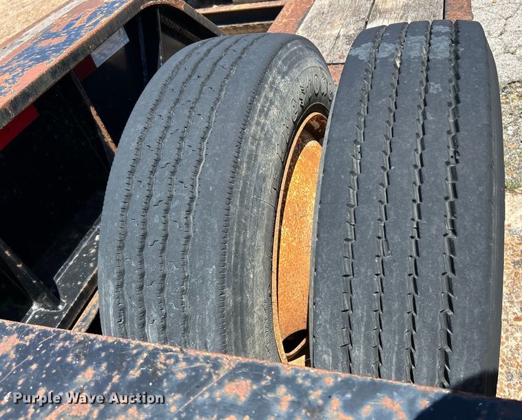 image for item EK4705 2007 Kalyn Siebert KSHRG-3-55T lowboy equipment trailer