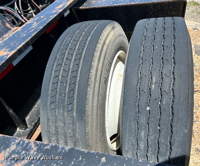 image for item EK4705 2007 Kalyn Siebert KSHRG-3-55T lowboy equipment trailer