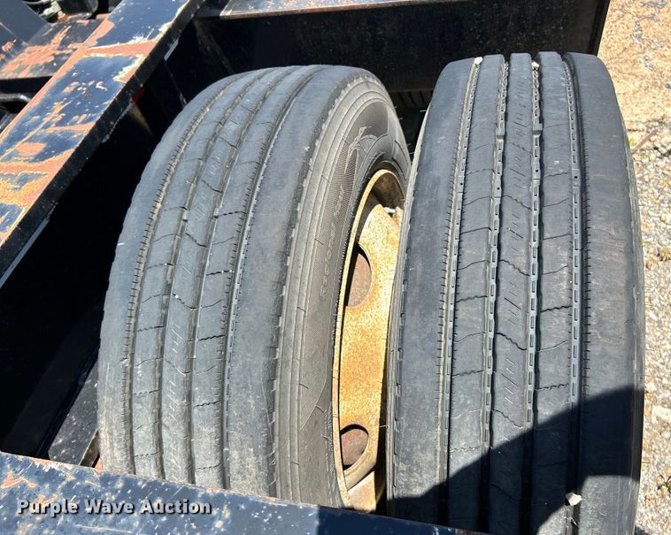 image for item EK4705 2007 Kalyn Siebert KSHRG-3-55T lowboy equipment trailer