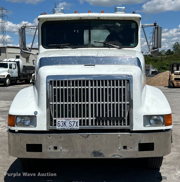image for item EK4713 1997 International  9400 semi truck