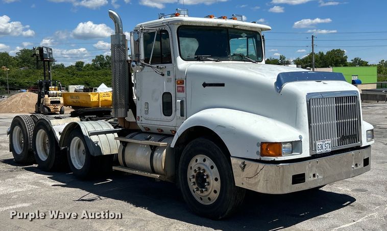 image for item EK4713 1997 International  9400 semi truck