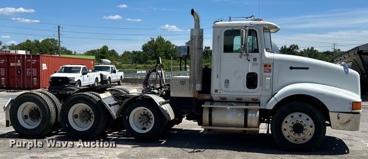 image for item EK4713 1997 International  9400 semi truck