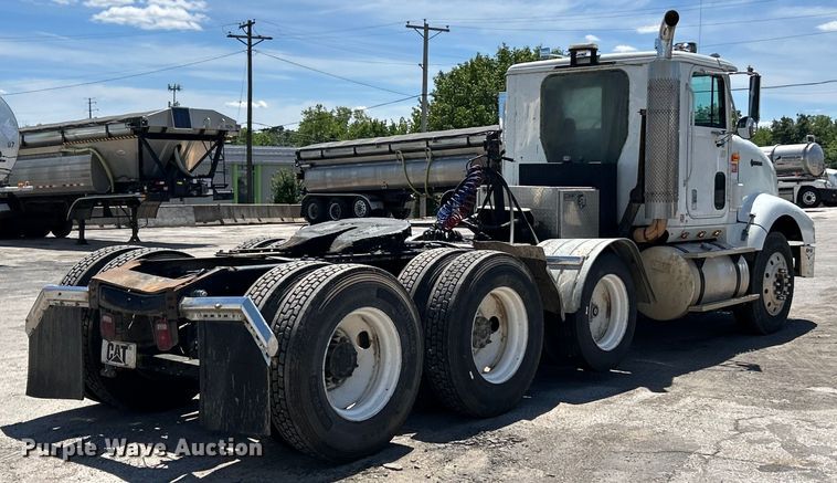 image for item EK4713 1997 International  9400 semi truck