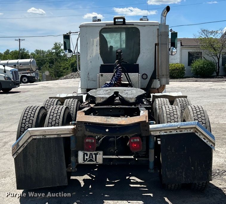 image for item EK4713 1997 International  9400 semi truck