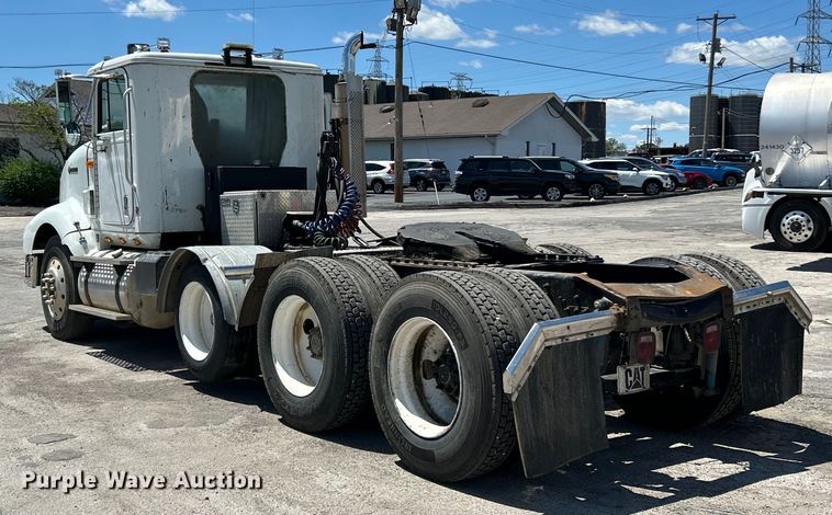 image for item EK4713 1997 International  9400 semi truck