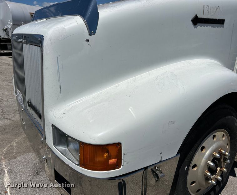 image for item EK4713 1997 International  9400 semi truck