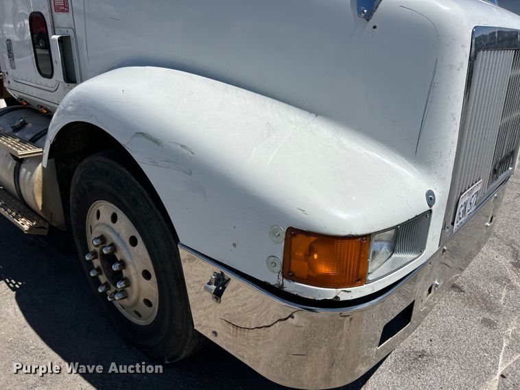 image for item EK4713 1997 International  9400 semi truck