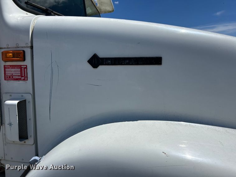 image for item EK4713 1997 International  9400 semi truck