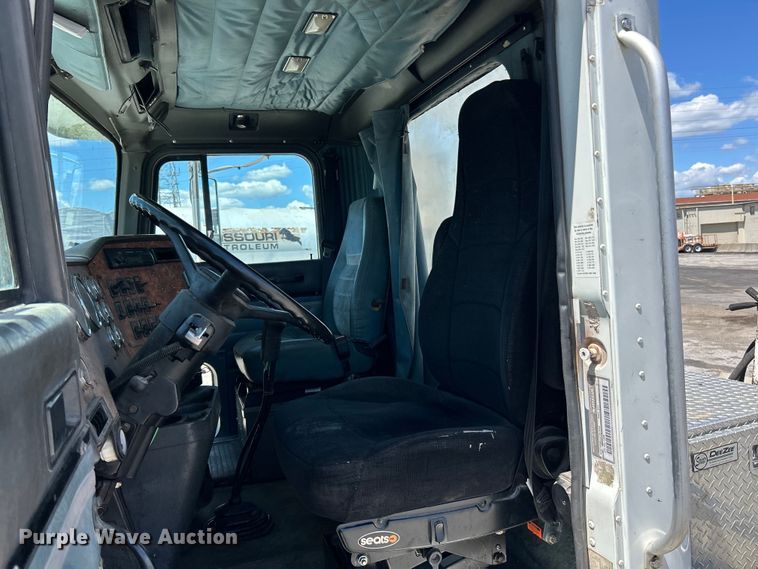 image for item EK4713 1997 International  9400 semi truck