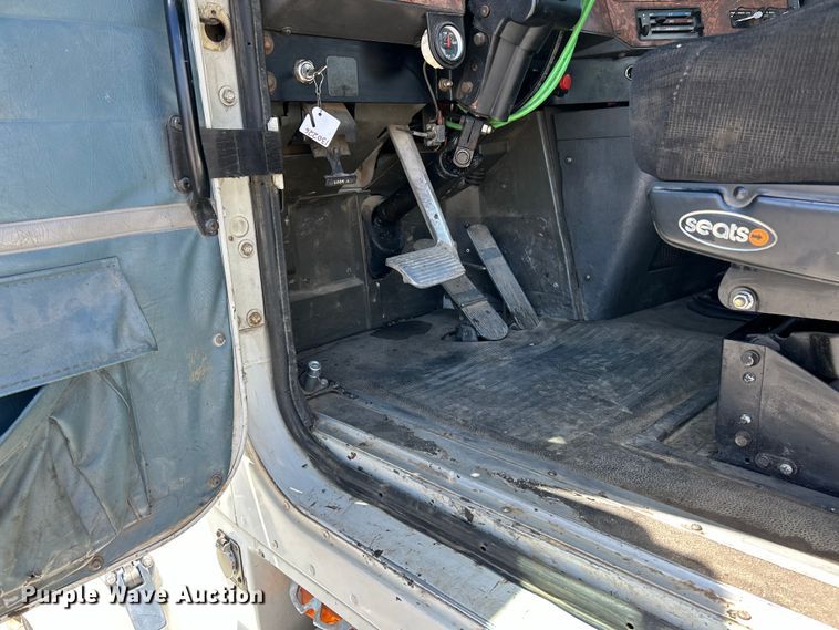 image for item EK4713 1997 International  9400 semi truck