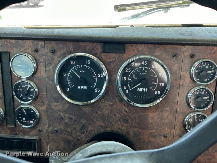 image for item EK4713 1997 International  9400 semi truck