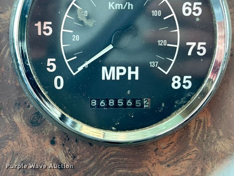 image for item EK4713 1997 International  9400 semi truck