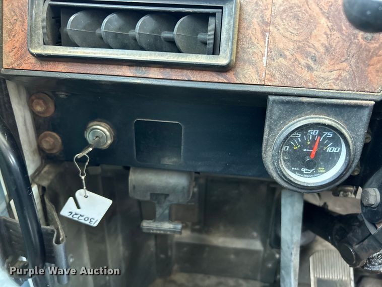 image for item EK4713 1997 International  9400 semi truck