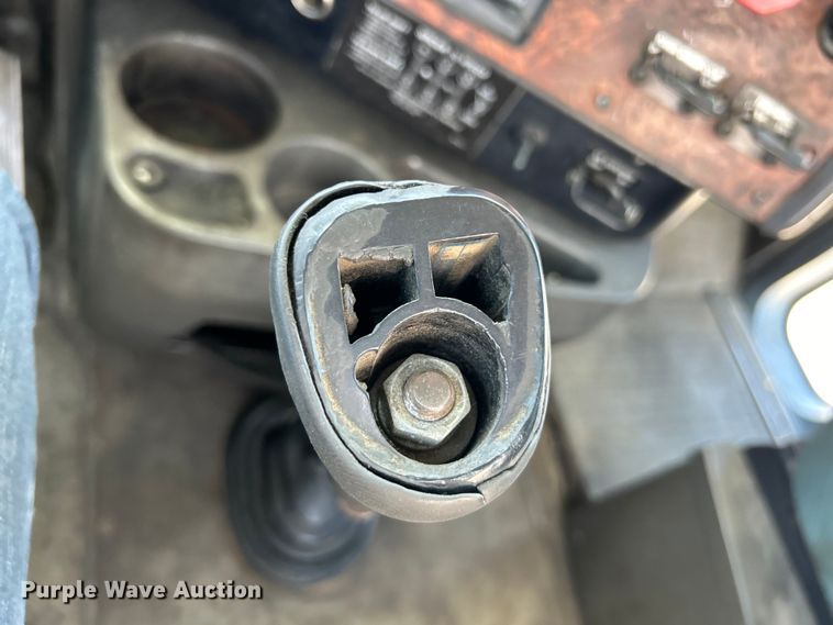 image for item EK4713 1997 International  9400 semi truck