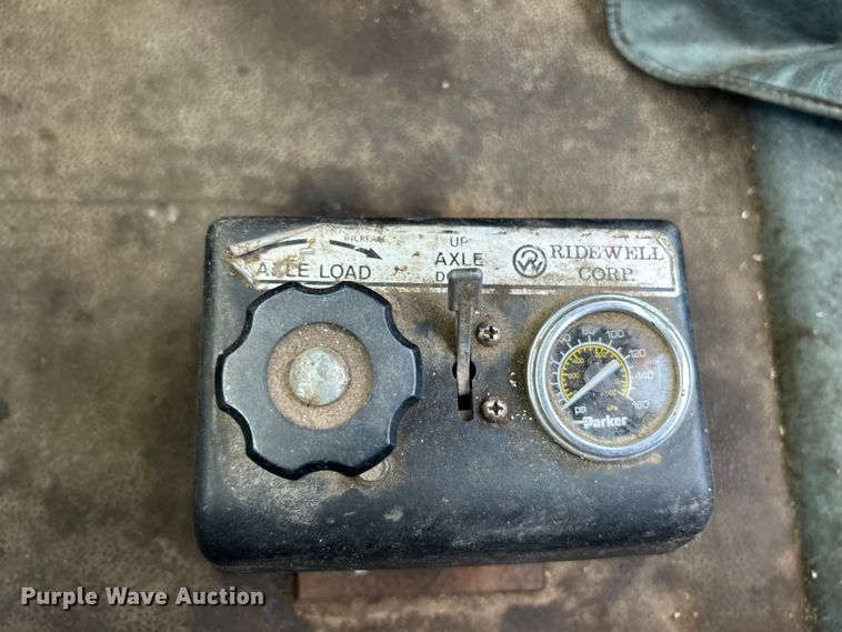 image for item EK4713 1997 International  9400 semi truck