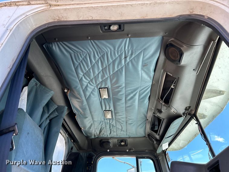 image for item EK4713 1997 International  9400 semi truck