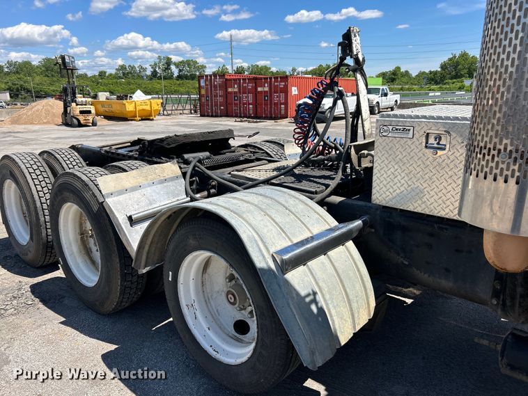 image for item EK4713 1997 International  9400 semi truck