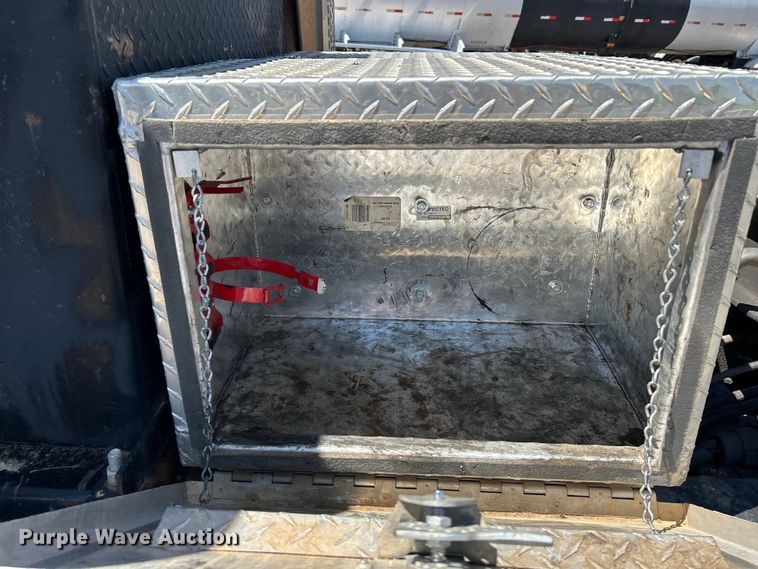 image for item EK4713 1997 International  9400 semi truck