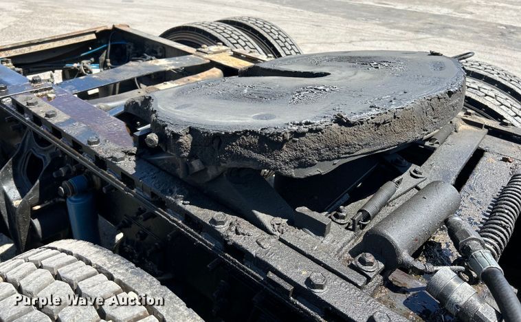 image for item EK4713 1997 International  9400 semi truck