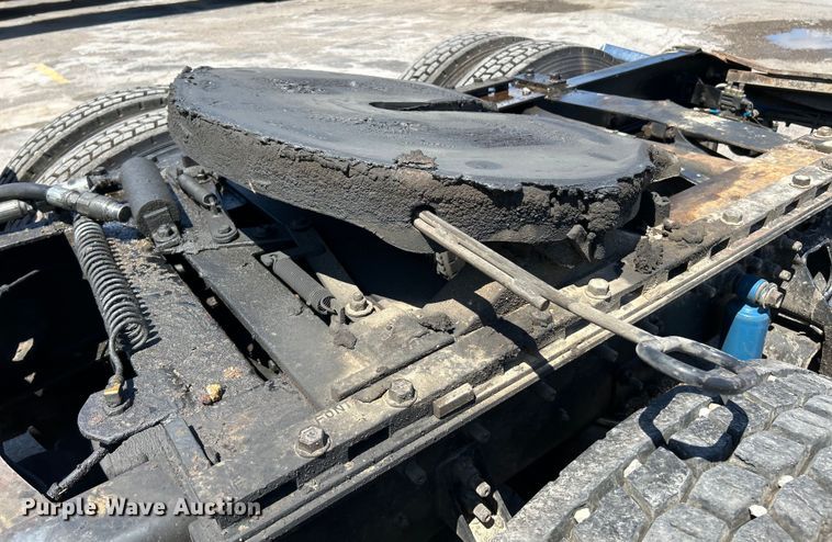 image for item EK4713 1997 International  9400 semi truck