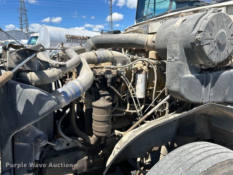 image for item EK4713 1997 International  9400 semi truck