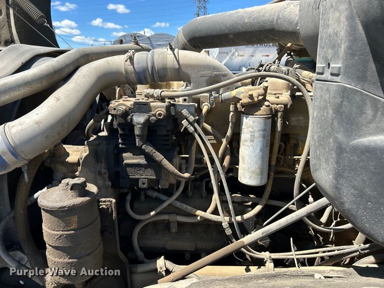 image for item EK4713 1997 International  9400 semi truck