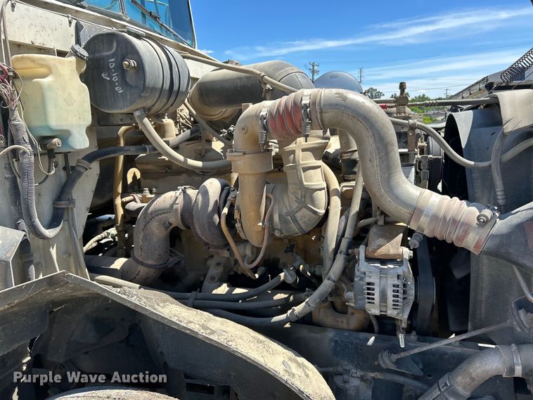 image for item EK4713 1997 International  9400 semi truck