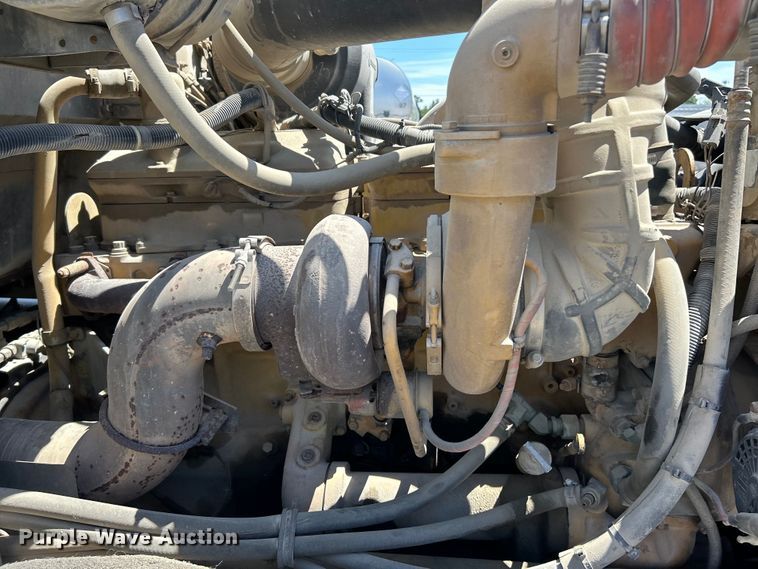 image for item EK4713 1997 International  9400 semi truck