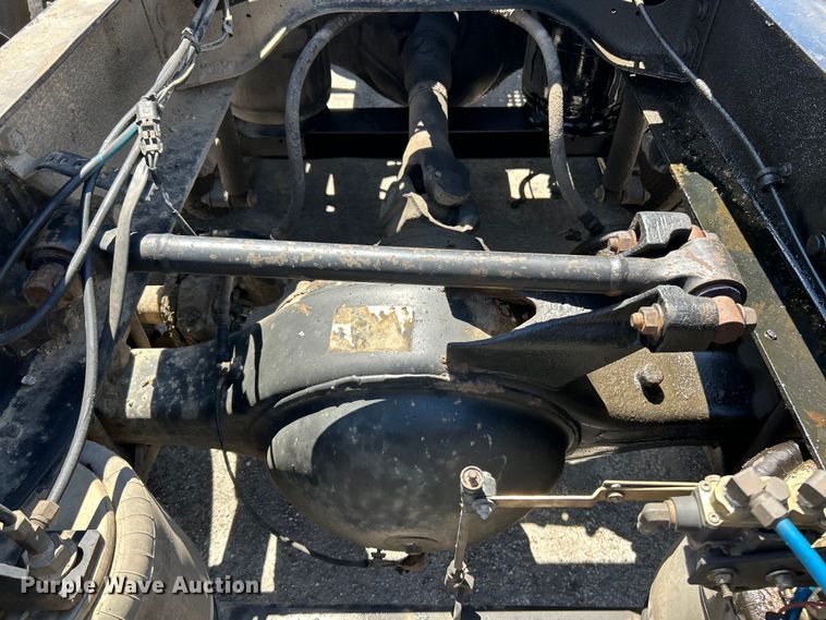 image for item EK4713 1997 International  9400 semi truck