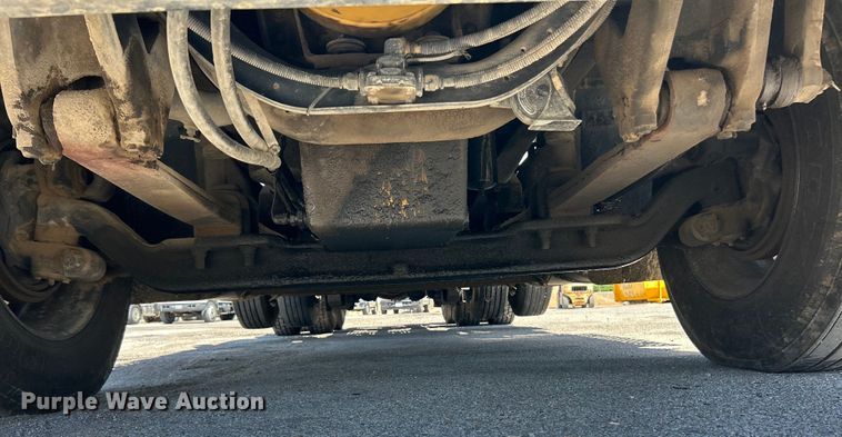 image for item EK4713 1997 International  9400 semi truck