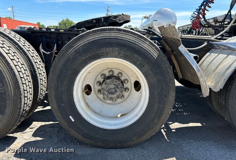 image for item EK4713 1997 International  9400 semi truck