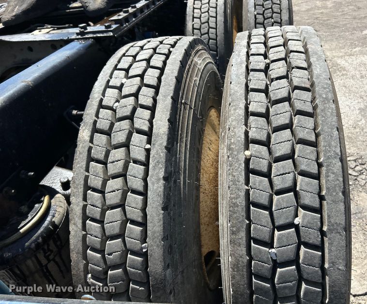 image for item EK4713 1997 International  9400 semi truck