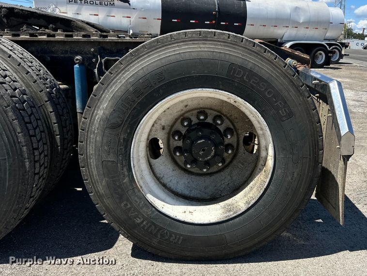 image for item EK4713 1997 International  9400 semi truck