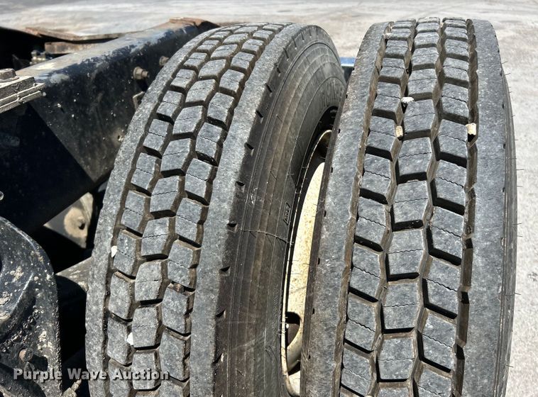 image for item EK4713 1997 International  9400 semi truck