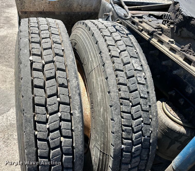 image for item EK4713 1997 International  9400 semi truck