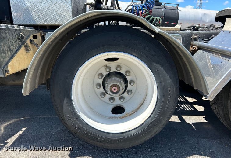 image for item EK4713 1997 International  9400 semi truck