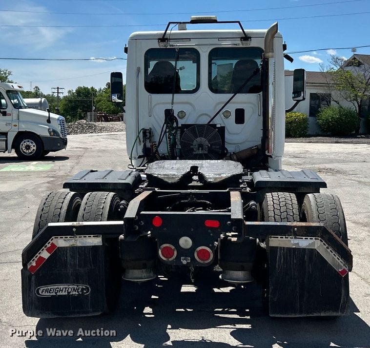 image for item EK4714 2012 Frieghtliner  Cascadia semi truck